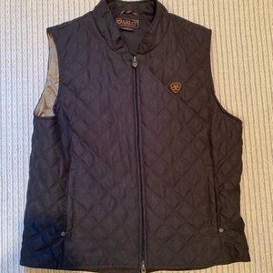 Ariat women’s vest size large in black.